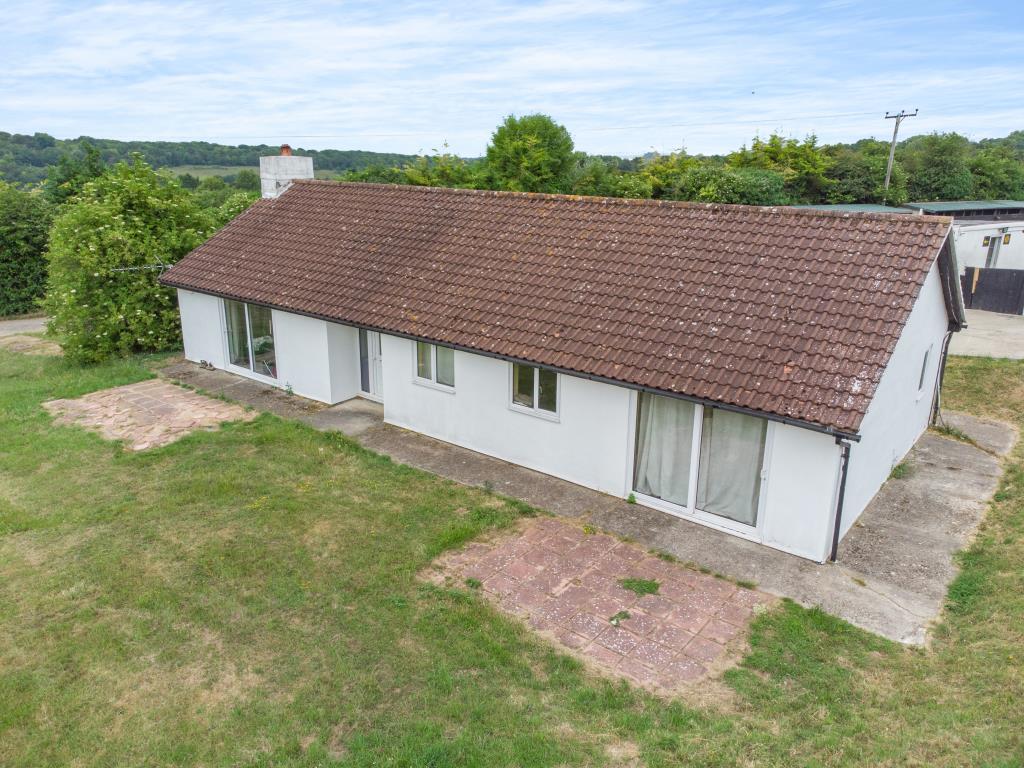 Lot: 121 - FORMER DOG TRAINING CENTRE AND DETACHED BUNGALOW WITH POTENTIAL - 